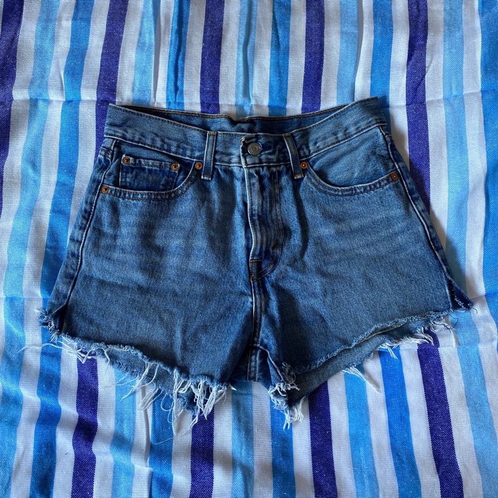VINTAGE Levi’s jean shorts.